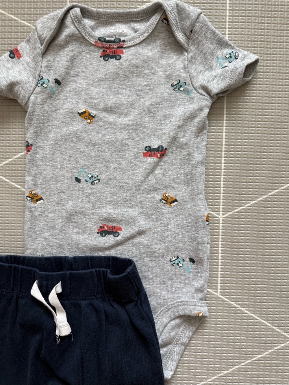 Carter's|Baby boy matching set,Gray Bodysuit with Tiny Car Prints & joggers•12M